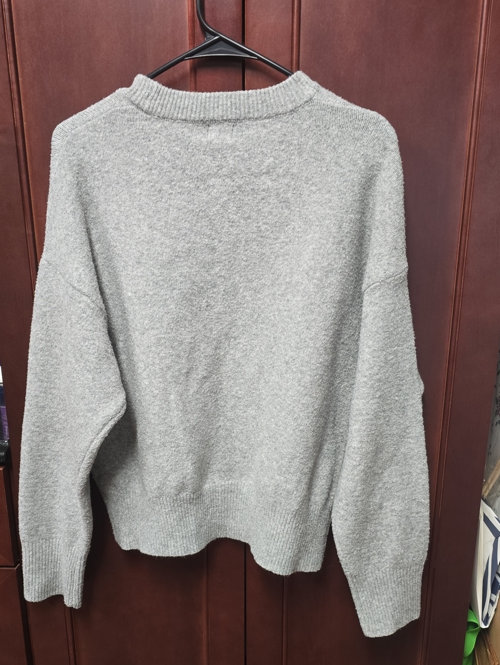 HOST PICK. EUC. Cozy Gray Women's Crewneck Sweater w/Embroidered Detail. Size L - Picture 2 of 4